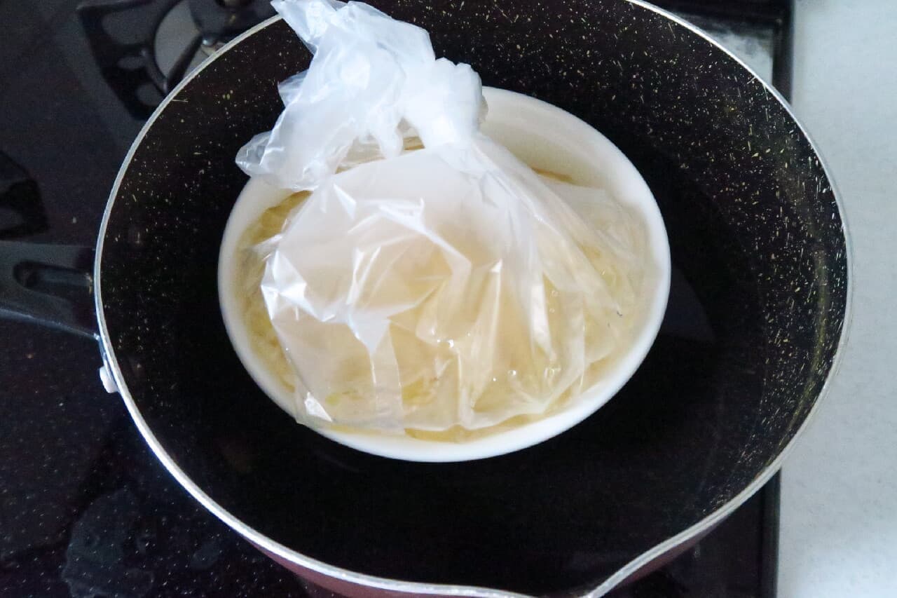 [Disaster prevention recipe] Easy cream pasta in a plastic bag --Early boiled macaroni & cup soup used Water bath saves water