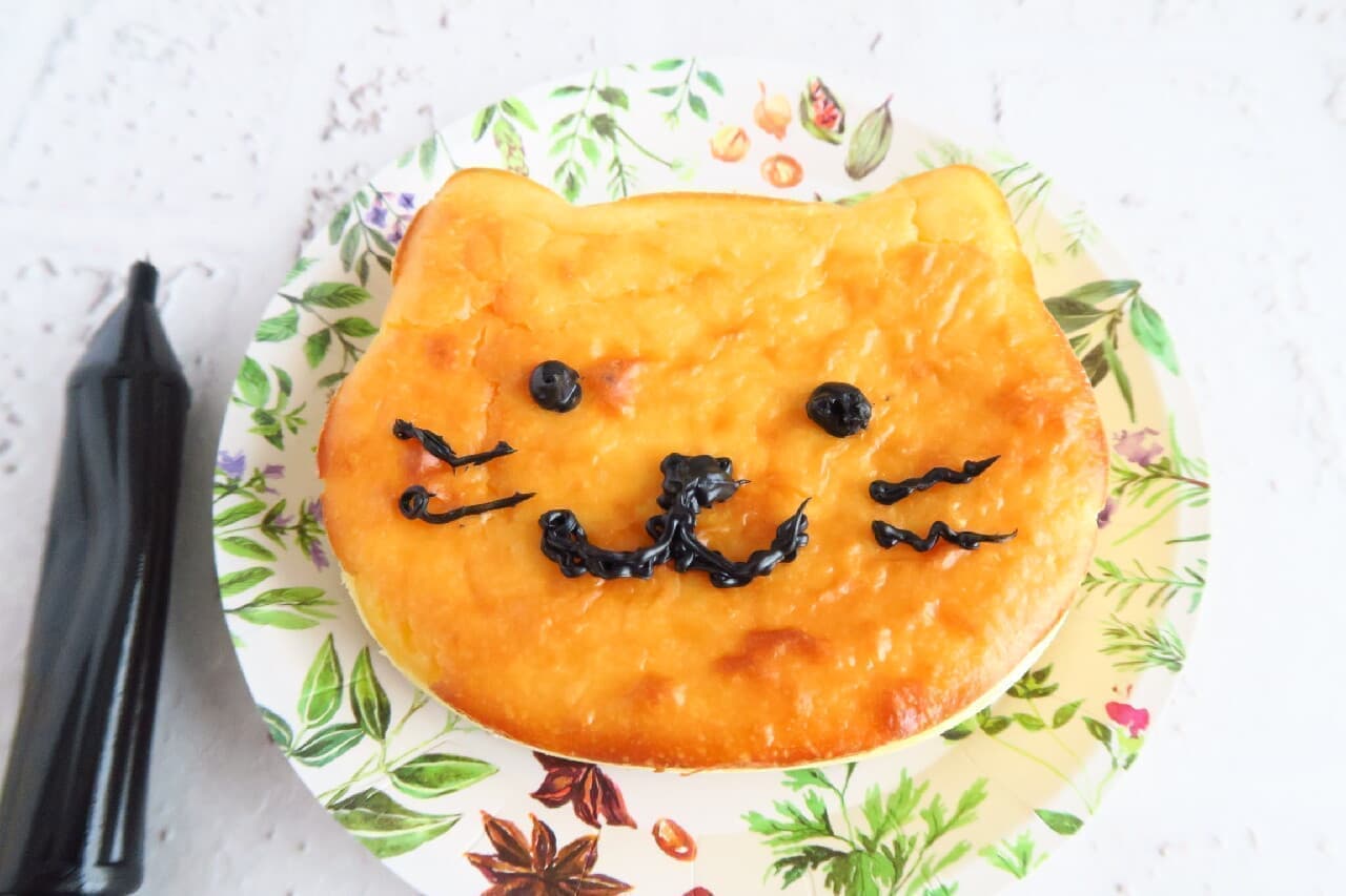 Cat Shaped Cheesecake Recipe -- Easy with a 100-Year-Old Thick Baked Pancake Mold! And chocolate pen decorations.