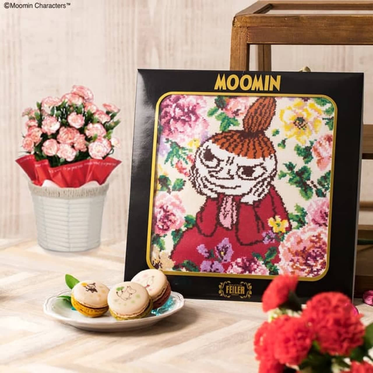 MOOMIN SHOP Mother's Day Shipping Gift -- Moomin Little Mii x Carnations! Gorgeous macaroon sets are also available.