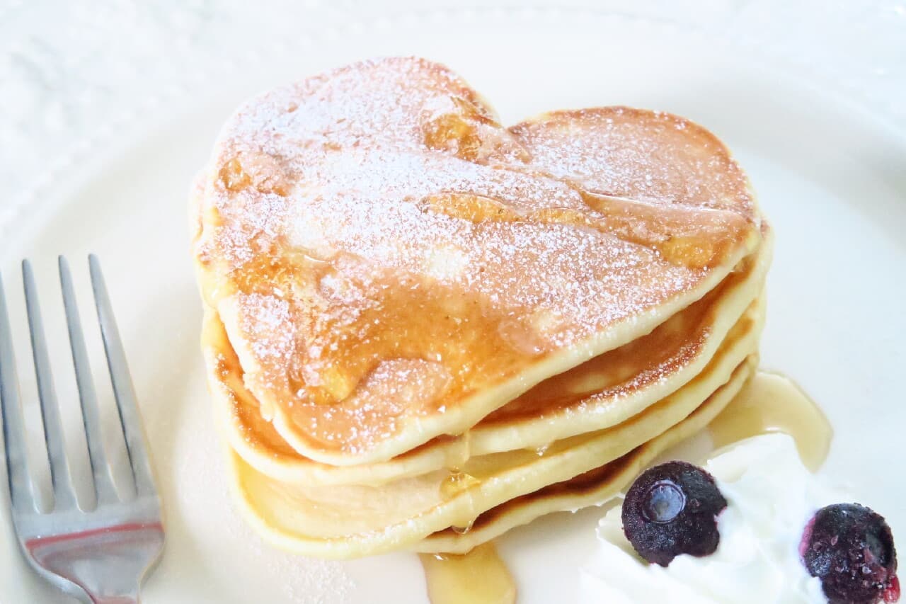 Thick grilled, heart-shaped, drawing pancakes --3 selections of easy pancake arrangements Fashionable & cute