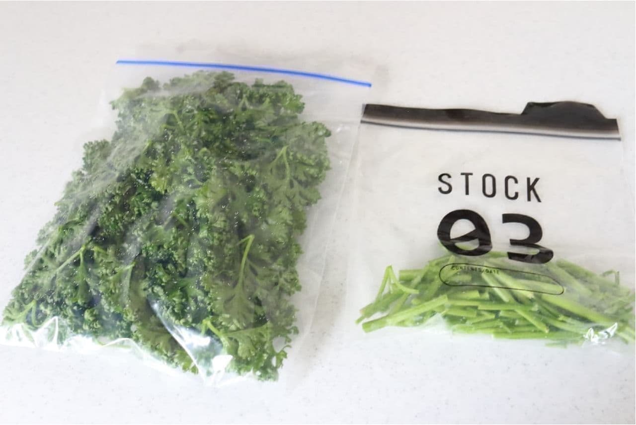 Freezing storage method of parsley