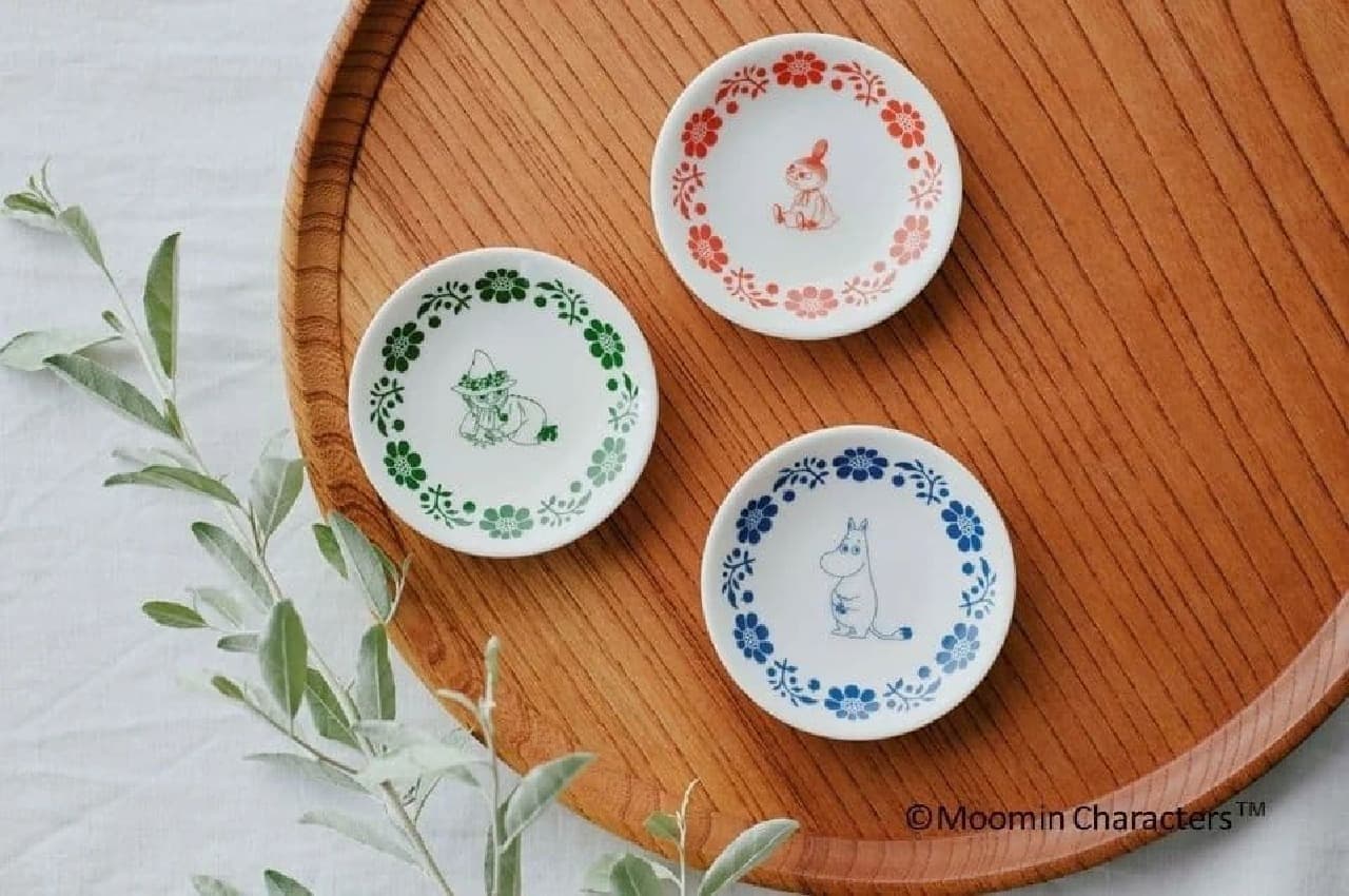The "Moomin Mame Plate 3-Plate Set" is a supplement to the special New Year's issue of ESSE 2023.