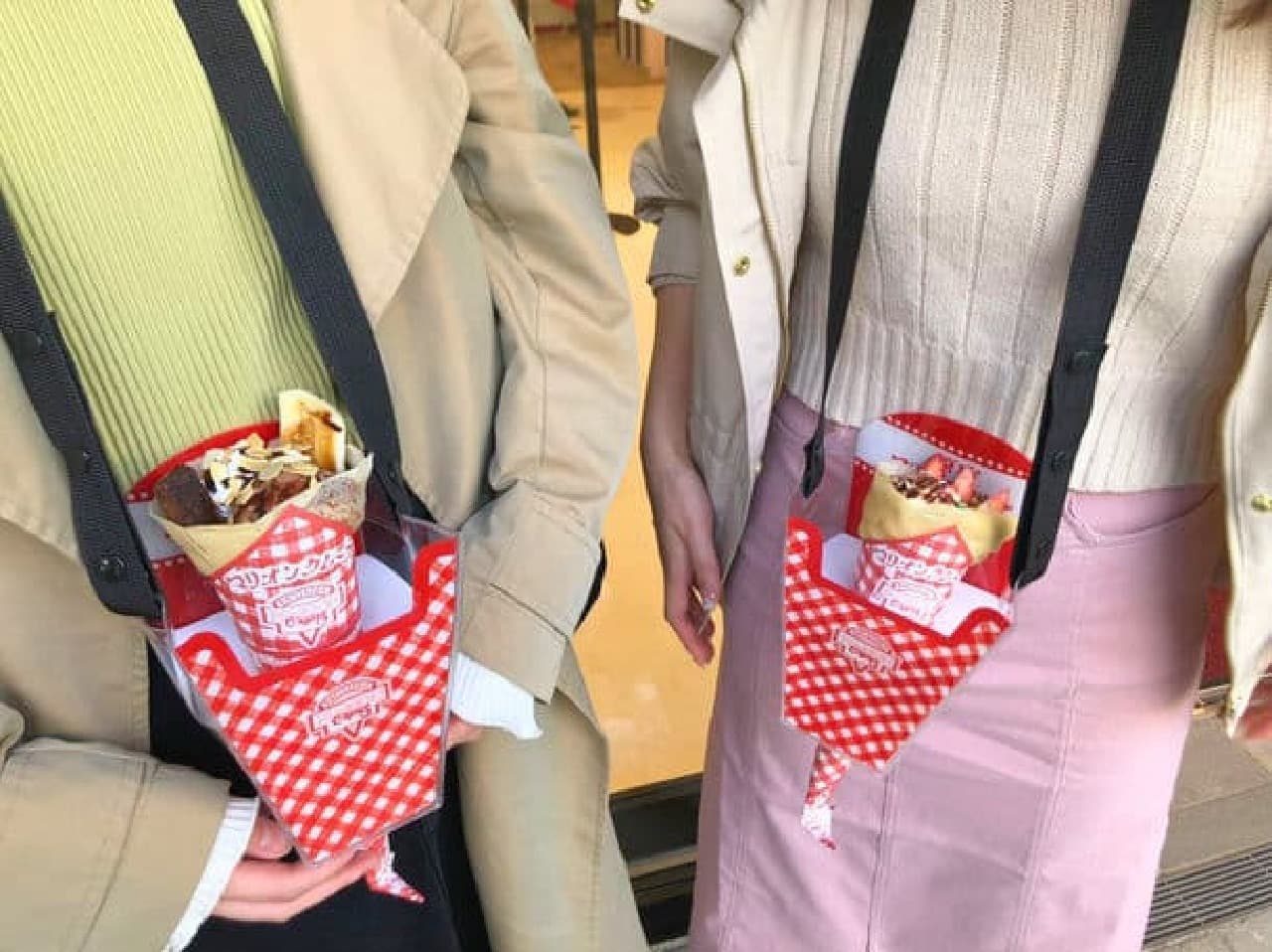 Marion Crepe "Crepe Holder" at Ji Outlet Shonan Hiratsuka -- Convenient for eating and walking around with crepes! Tote bags and kitchenware are also featured!