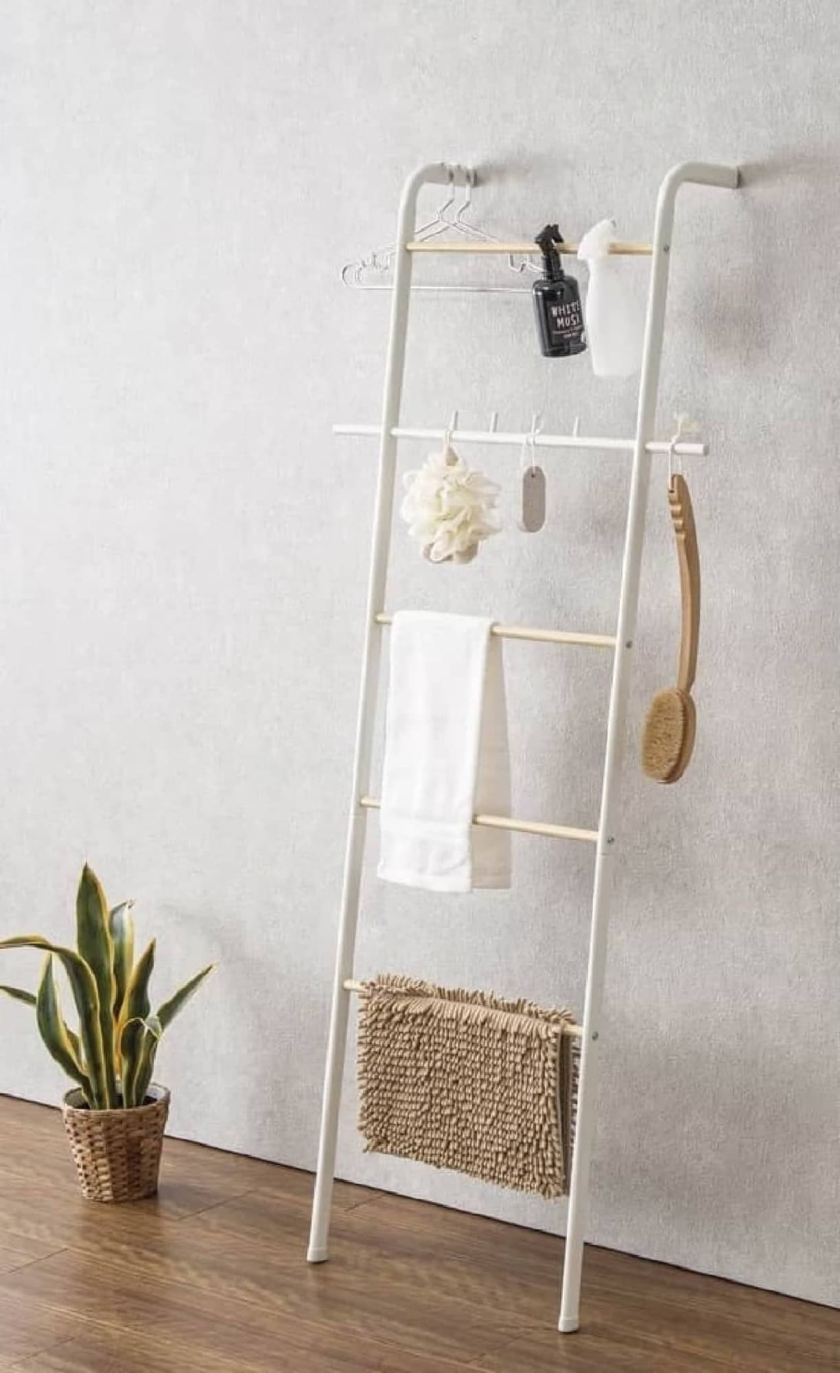 Nitori "ladder hanger