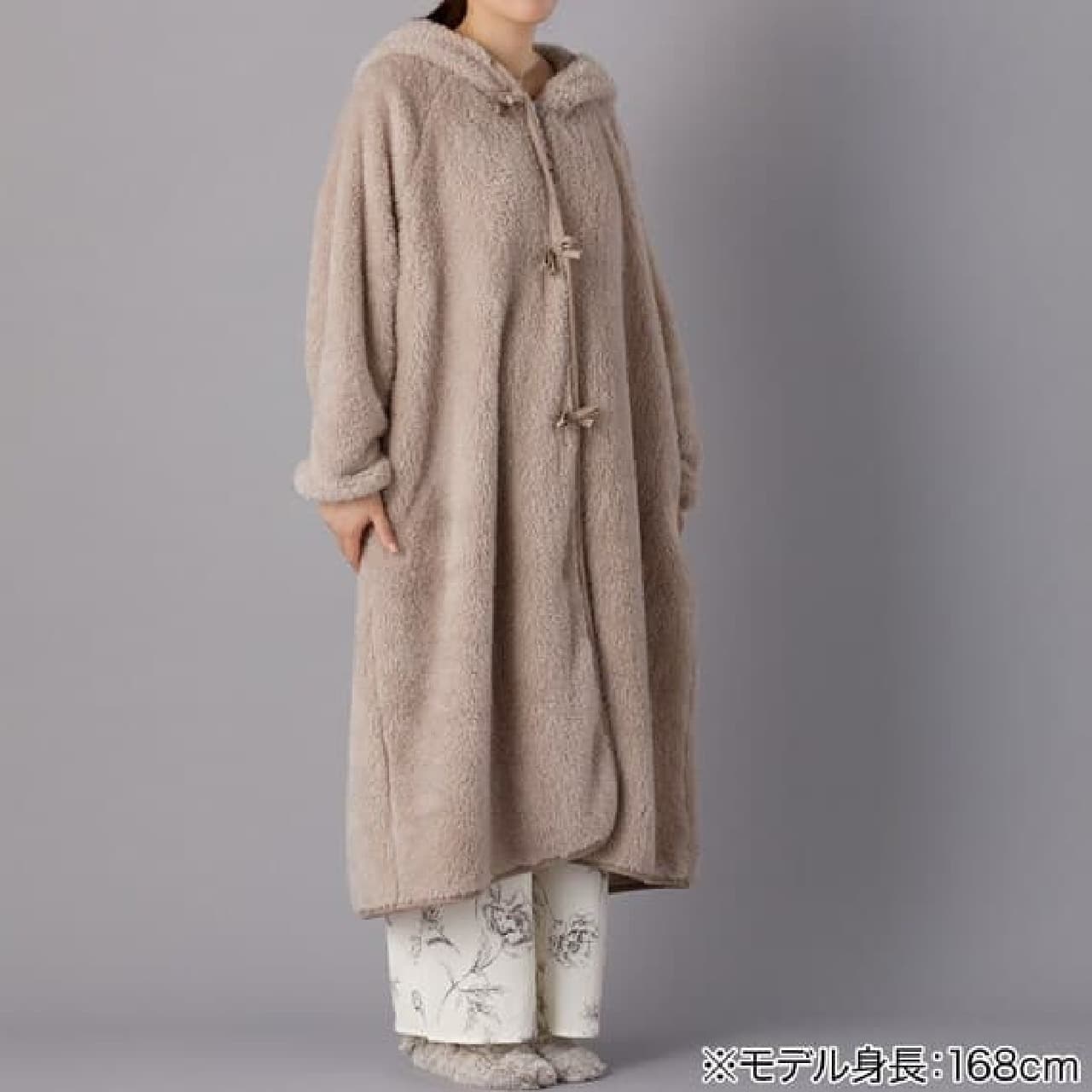 ニトリ「着る毛布（Nウォーム フード付きRO KM11 105）」