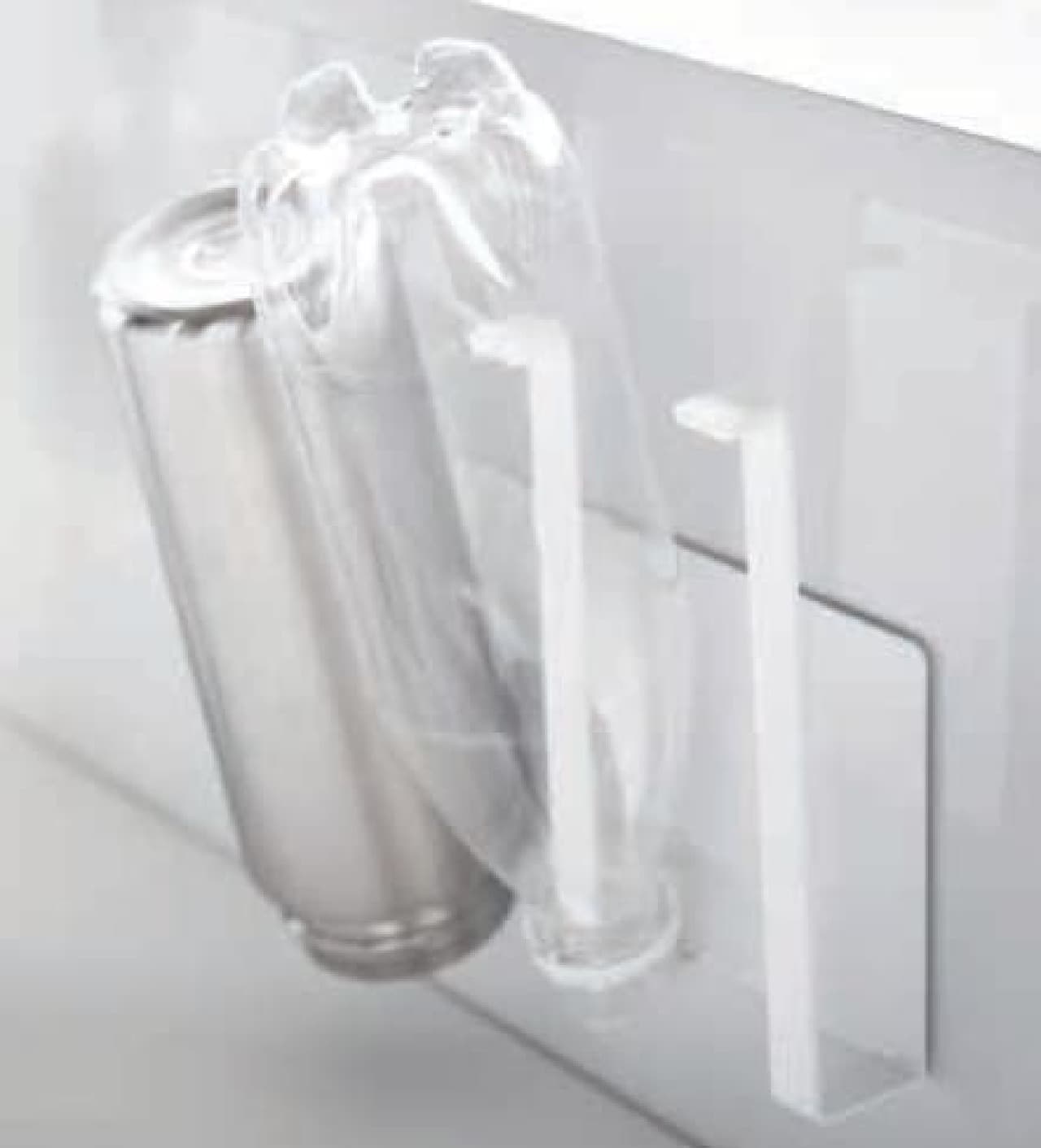 Nitori magnetic glass bottle holder