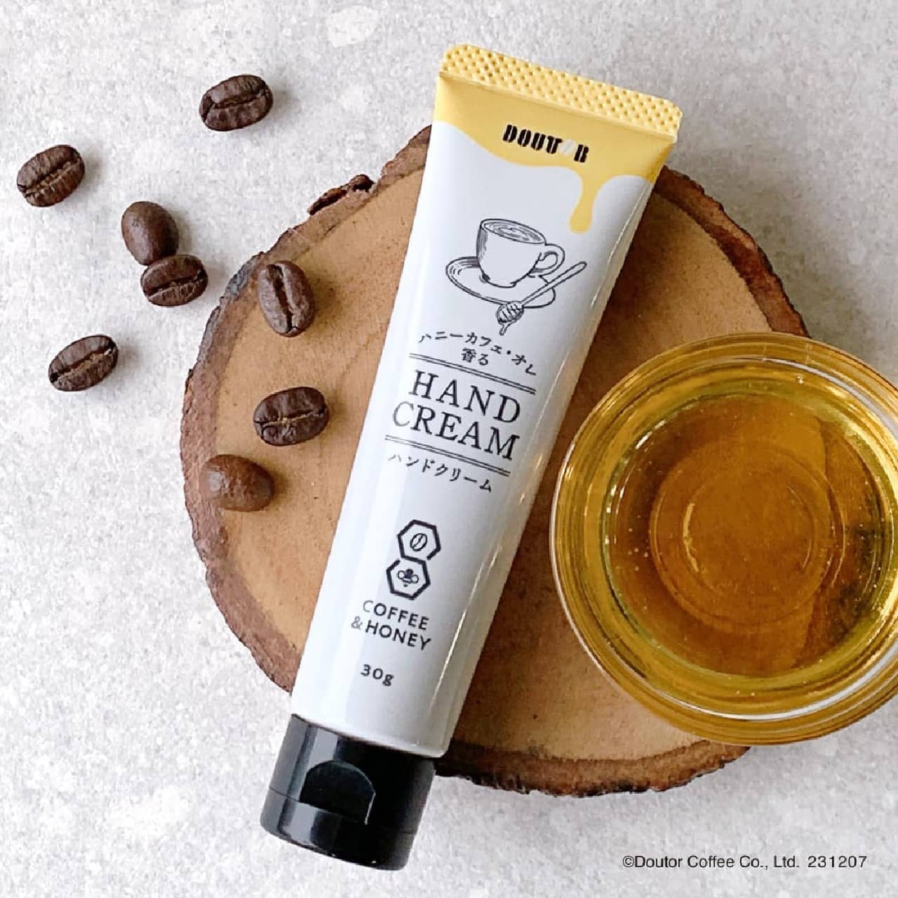 Doutor mail order limited “Honey Cafe Ole Fragrant Hand Cream”