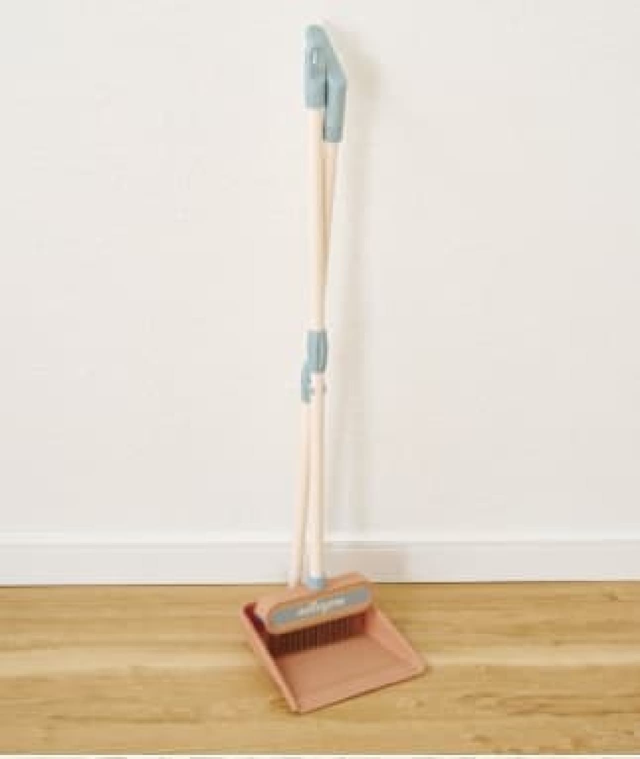 broom & dustpan set