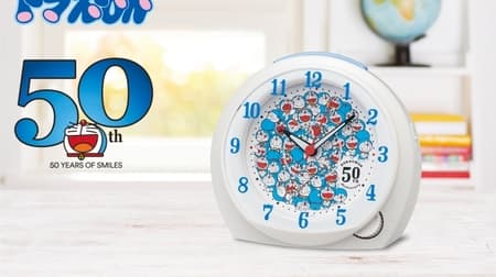 「ドラえもん」50周年記念の目覚まし時計がセイコークロックから -- 50種類のドラえもんが文字盤いっぱいに