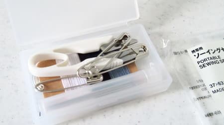 Easy button attachment! MUJI "Portable sewing kit" --250 yen petit plastic is also nice