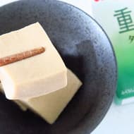 【裏ワザ】重曹が魔法をかける！高野豆腐がツルンとなめらかになるレシピ