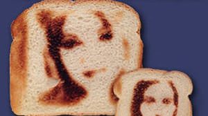 Burn your self-portrait "face photo" onto bread! My exclusive toaster "Toasted Selfies"