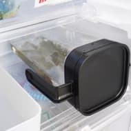 冷蔵庫のすき間に入る！ダイソーのスリムな「横置きできる冷水筒」は300円以上の価値アリ