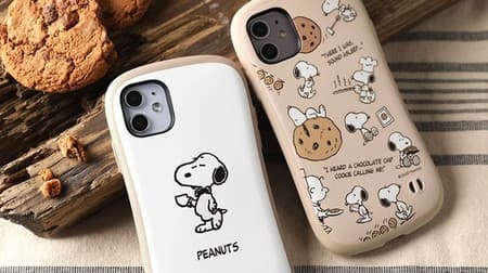 The cafe color is wonderful ♪ iPhone 12 case with Snoopy and Mickey --The chocolate chip cookie design is also cute