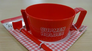 Good news for "cat hands"! "Cup noodle holder" that holds the lid of cup noodles [Longing Hundred yen store life]