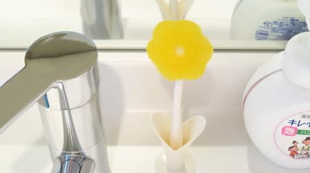Clean frequently ♪ Hundred yen store "Mini flower cleaner for washbasin" With a compact stand