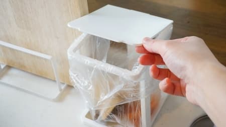 With a lid, it looks refreshing ♪ 100-yen ceria plastic bag stand is a promising candidate for de-triangular corner