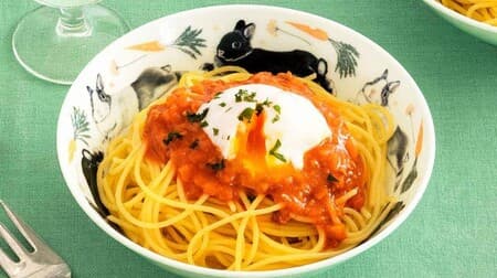 With meat sauce with plenty of carrots ♪ Rabbit pattern bowl from "YOU + MORE!"