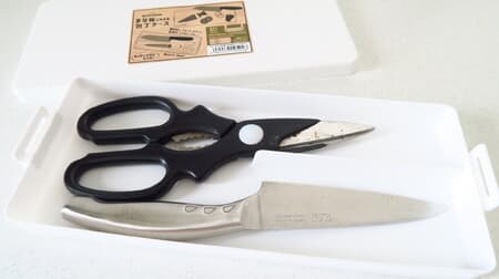 Hundred yen store "Knife case that can also be used as a cutting board" Convenient to carry ♪ For outdoor cooking