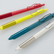 「ジェットストリーム エッジ エキサイトカラー」発売 -- デザイン性ある極細ボールペン