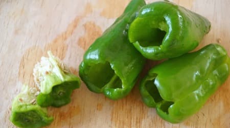 Remove the calyx of bell peppers, peel the taro, and remove the streaks of chicken fillet --Three simple tricks to prepare