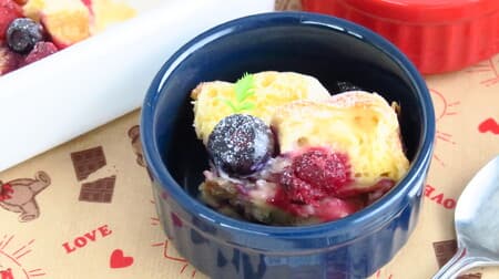 Three recipes for using Muji enamel storage containers -- baked cheesecake, croissant pudding, and scoop cake