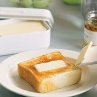 マーナ「バターケース」付属のカッターで好みの厚さに切り分けられる！乾燥・におい移りしにくい