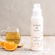 Plant-derived fabric softener "Lasana Aroma Softener White Tea Fragrance" contains treatment-inspired moisturizing ingredients! Leaves clothes fluffy and smooth!
