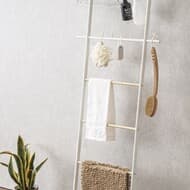 Nitori "Ladder Hanger" that just stands on the wall, slim and can be moved freely! You can also use it as "show storage" by hanging interior accessories.