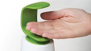 Also for measures against food poisoning in summer! Soap dispenser "C-pump" that can be pressed with the back of the hand