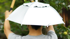 頭でさす日傘はいかが？ ― ガーデニングから夏フェスまで幅広く使える「ハッと！アンブレラ」