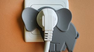 Outlet becomes an elephant-Outlet accessory "Elephant in the room"