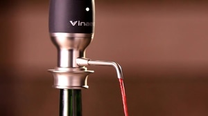 おうちワインは電動ソムリエにお任せ！ワインディスペンサー「Vinaera（ビナエラ）」