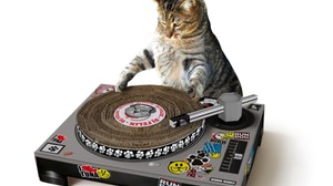 Say, Nyao! "CAT SCRATCH", a claw mat that makes your cat a DJ
