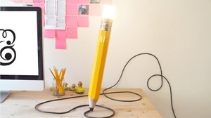 Pencil-shaped desk lamp "HB Lamp Mini" -You can scribble with the power cord!