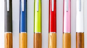 Tokyu Hands x Mitsubishi Pencil, an original writing tool to enjoy the texture of wood