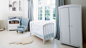 A baby bed that can be used up to 6 years old is transformed from "BOORI" to a kids bed or sofa