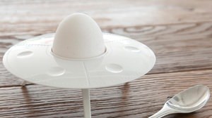 UFO? Alien invasion? No, that is a "boiled egg"! -Flying saucer type egg stand "Egg 51"