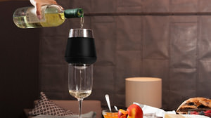 Wine chiller and aerator "Icecap" that cools wine in an instant