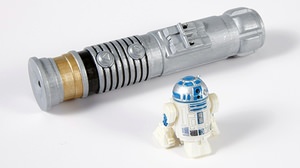Thumb-sized "R2-D2" runs around! Nanodroid operated with a lightsaber