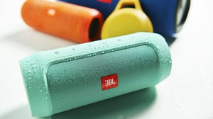 "JBL"'s first waterproof Bluetooth speaker! Equivalent to IPX5, great success in baths and outdoors