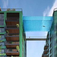 空を泳いでいるみたい？ ― 高さ35メートルに設置される空中ガラスプール「sky pool」