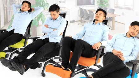 Take a nap in the office during lunch break-Office chair "Isnap" that becomes a nap bed