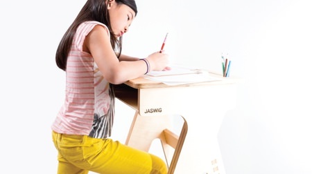 A standing desk for children! -Height adjustable "JASWIG"