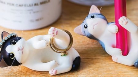 Cat-shaped pen stand "Hananai Meow Gutto Stand", from Felissimo Cat Club