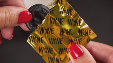 Wine bottle condoms "Wine Condoms" are perfect for parties! -Always keep it in your wallet