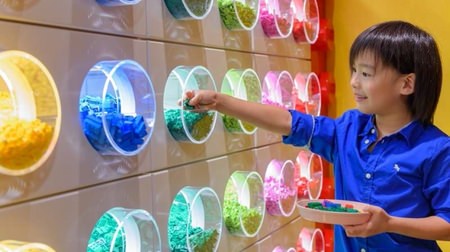 Lego's weight-selling shop "Pick A Brick" opens in Odaiba! As many parts as you like