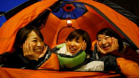 Girls talk in the tent of your room! ― Comfortable camp + girls-only gathering plan at a hot spring inn