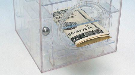 Supporting your new life from diagonally above? A piggy bank "Money Maze Bank" where you can't make money without solving the maze