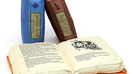 Would you like to put a book on your pillow? -Cushion "Olde Book Pillow Classics" with the motif of overseas leather books